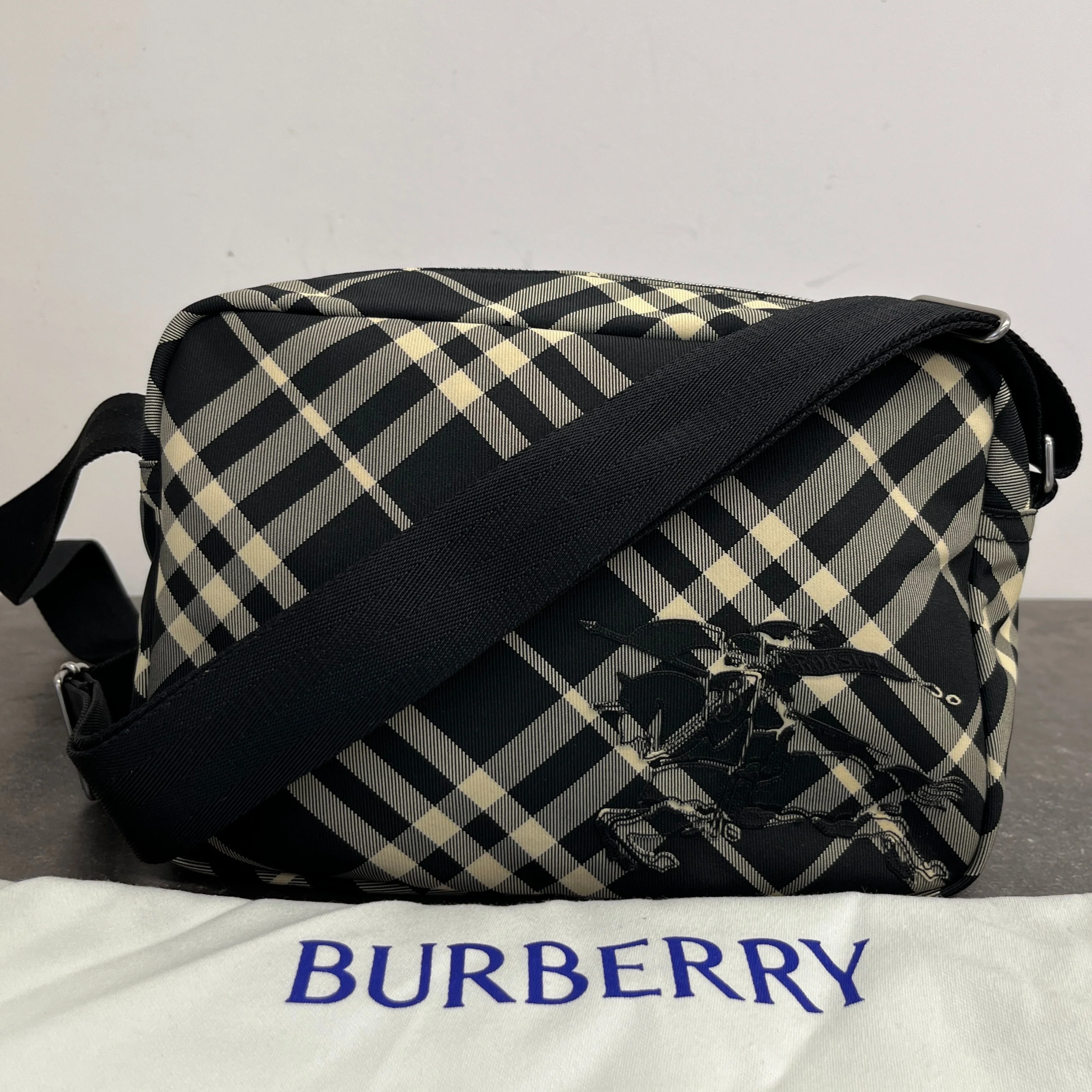 Men's Check Equestrian Logo Messenger Bag Black - Image 13