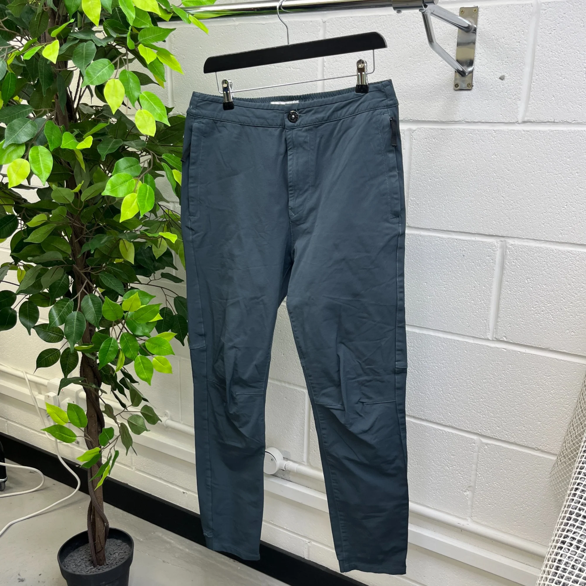 Men's Compass Logo Trousers Green Size Waist 29" - Image 11