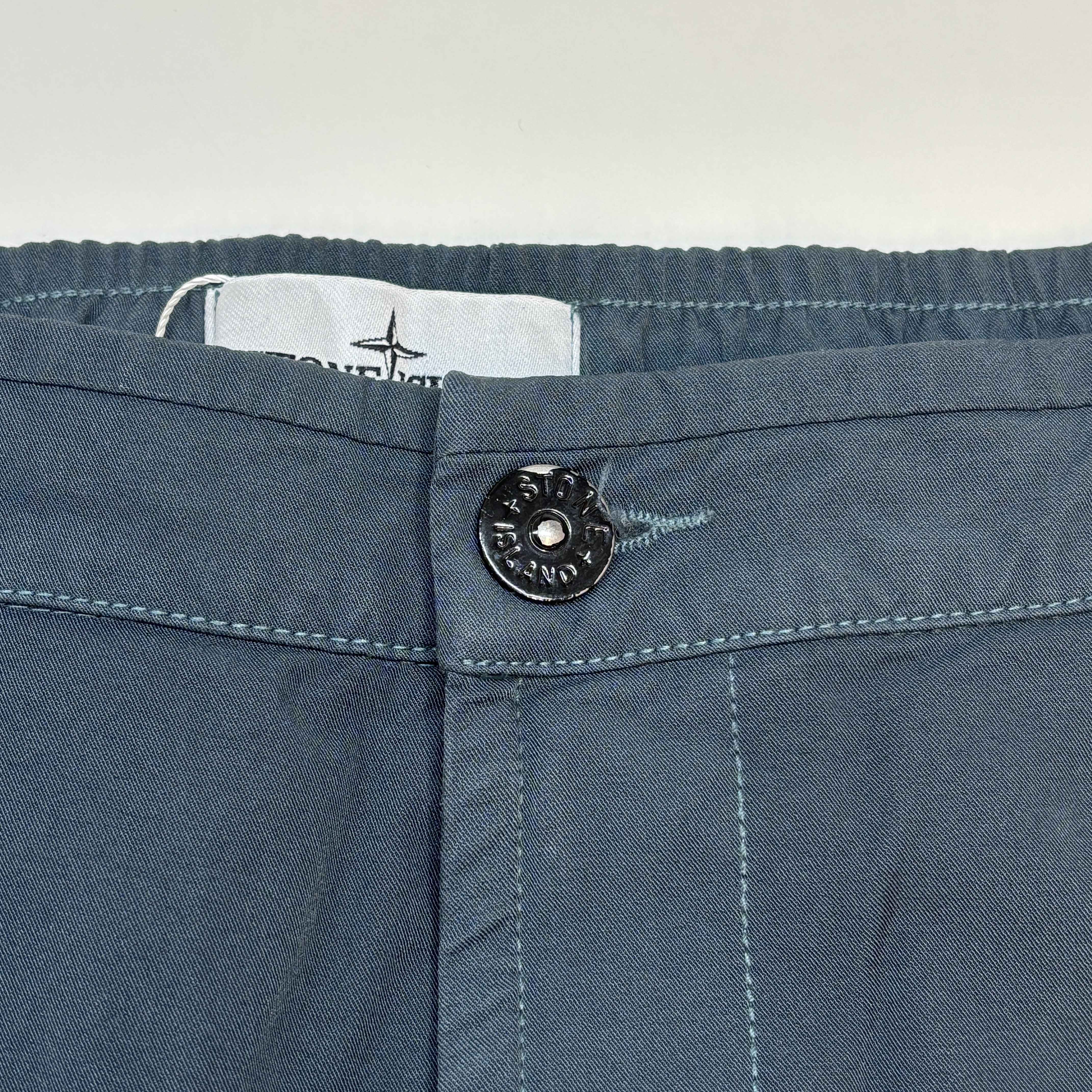 Men's Compass Logo Trousers Green Size Waist 29" - Image 12