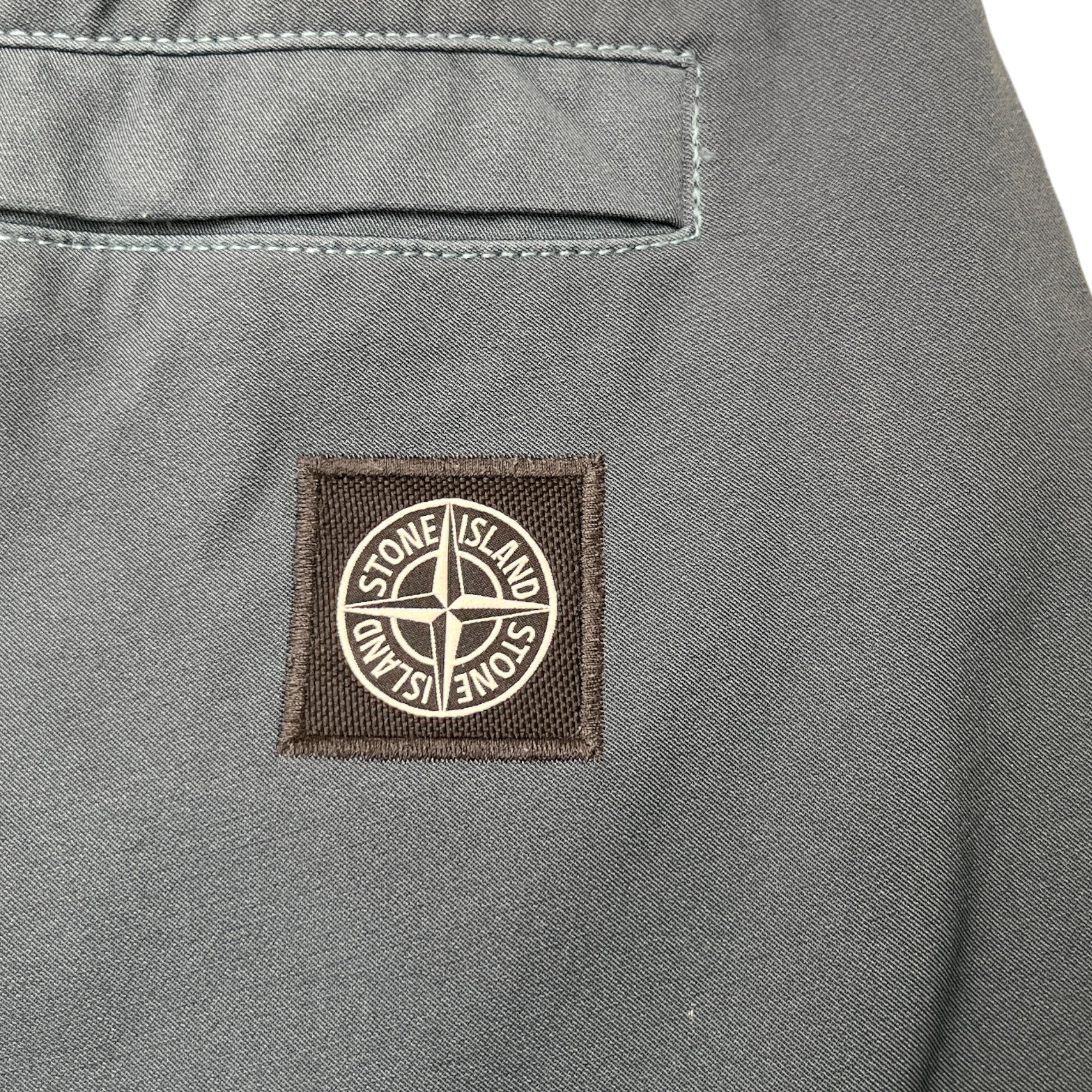 Men's Compass Logo Trousers Green Size Waist 29" - Image 5