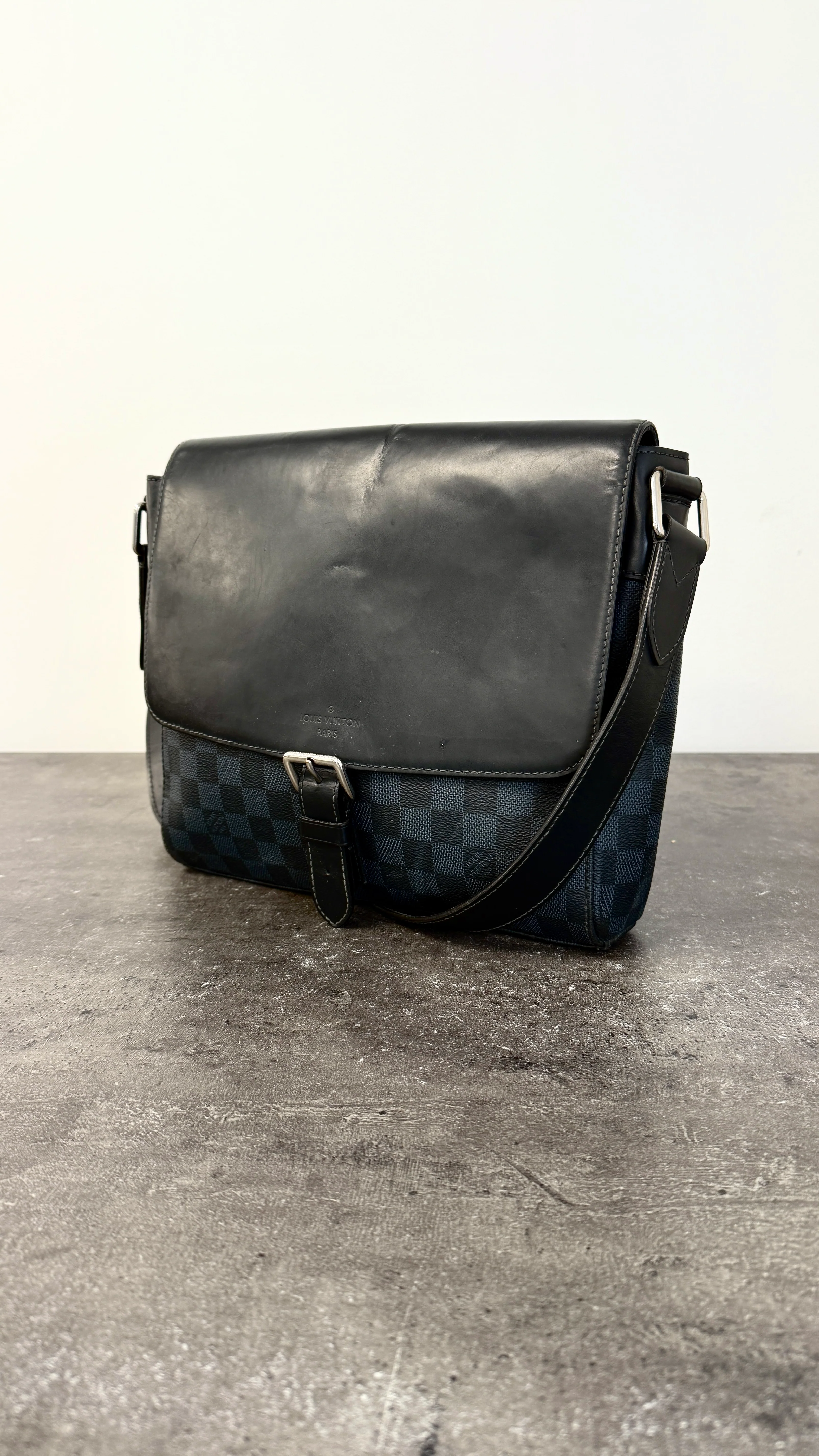 Men's Damier Colbalt Newport Bag Black - Image 10