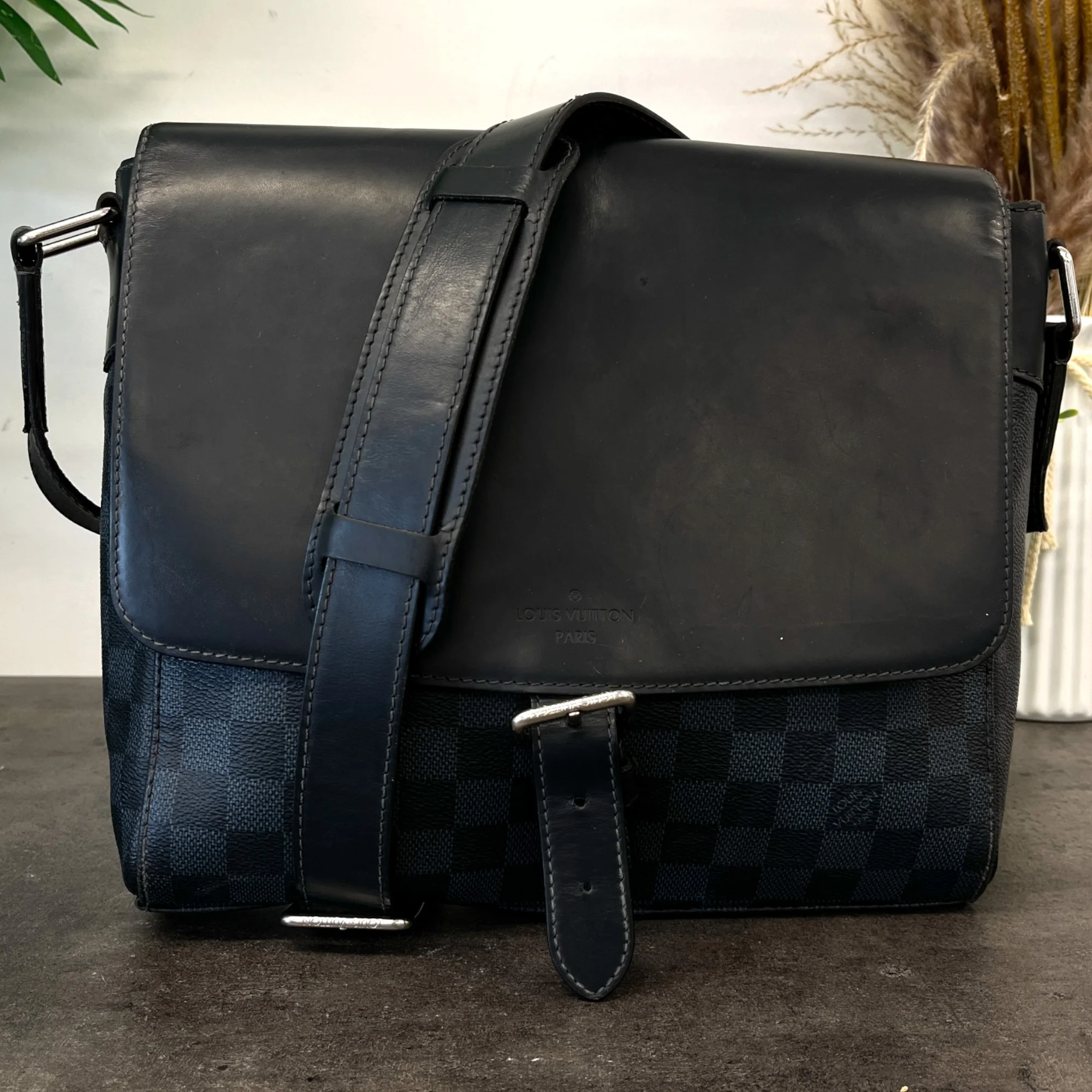 Men's Damier Colbalt Newport Bag Black - Image 8