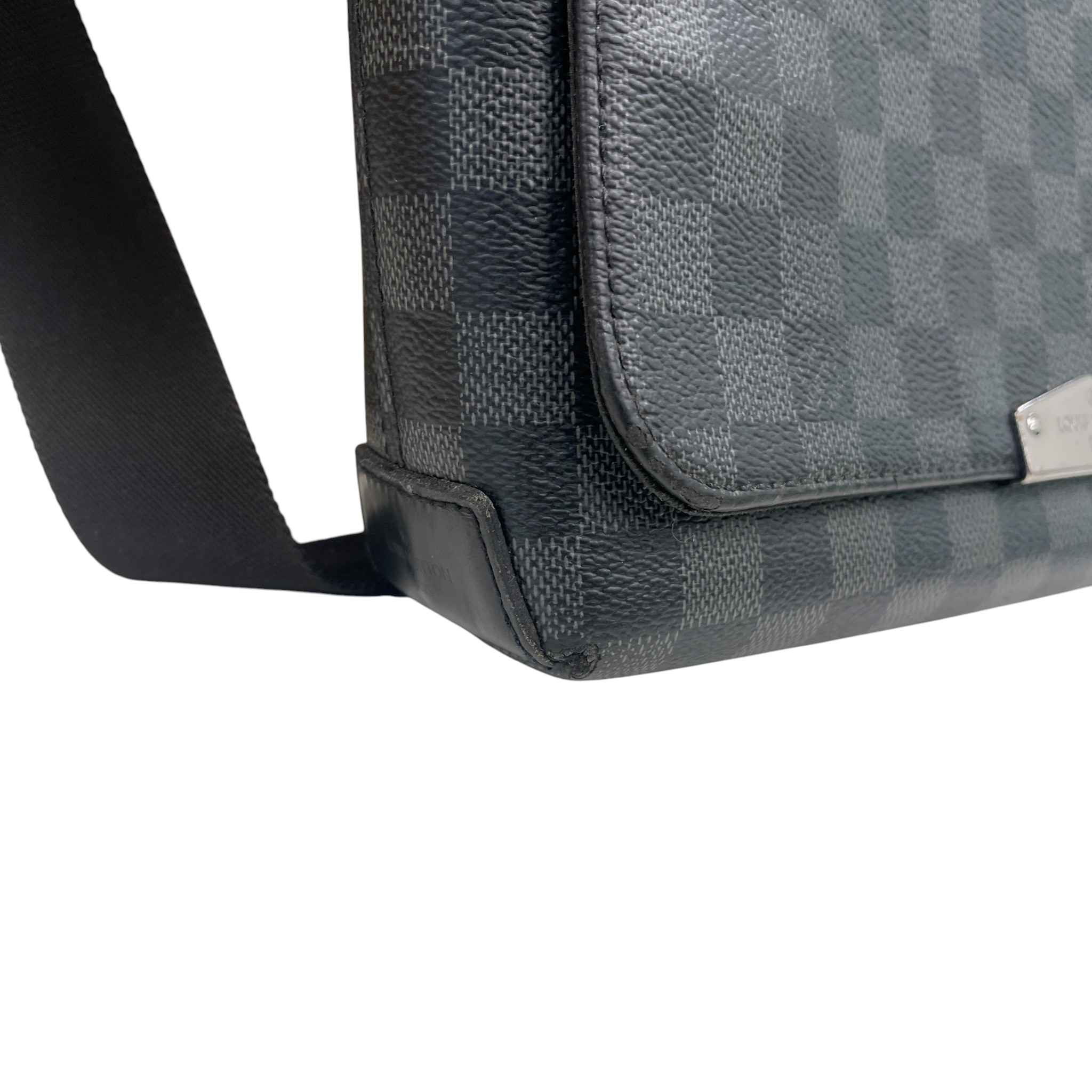 Men's Damier Graphite District Pm Messenger Bag Black - Image 15