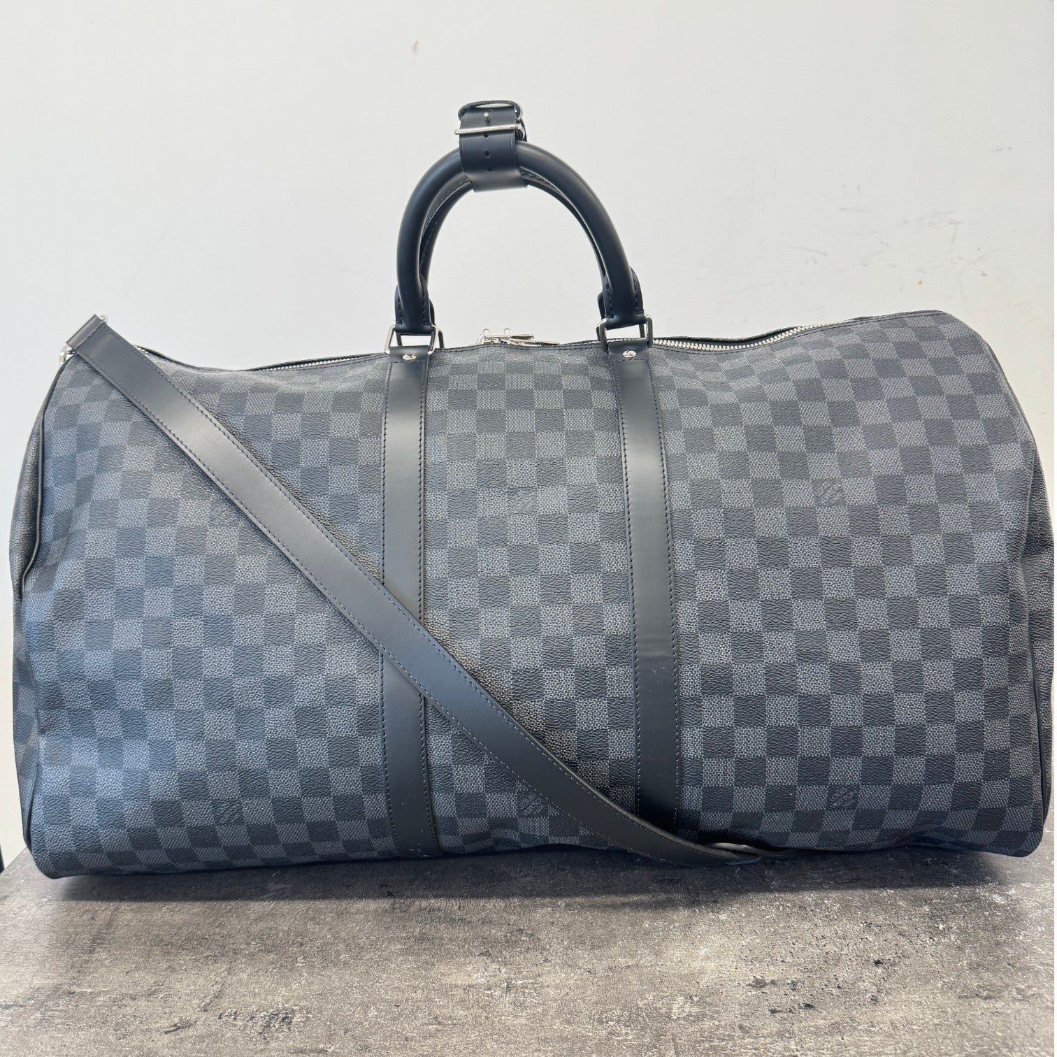 Men's Damier Graphite Keepall Bandoulière 55 Bag Charcoal - Image 17