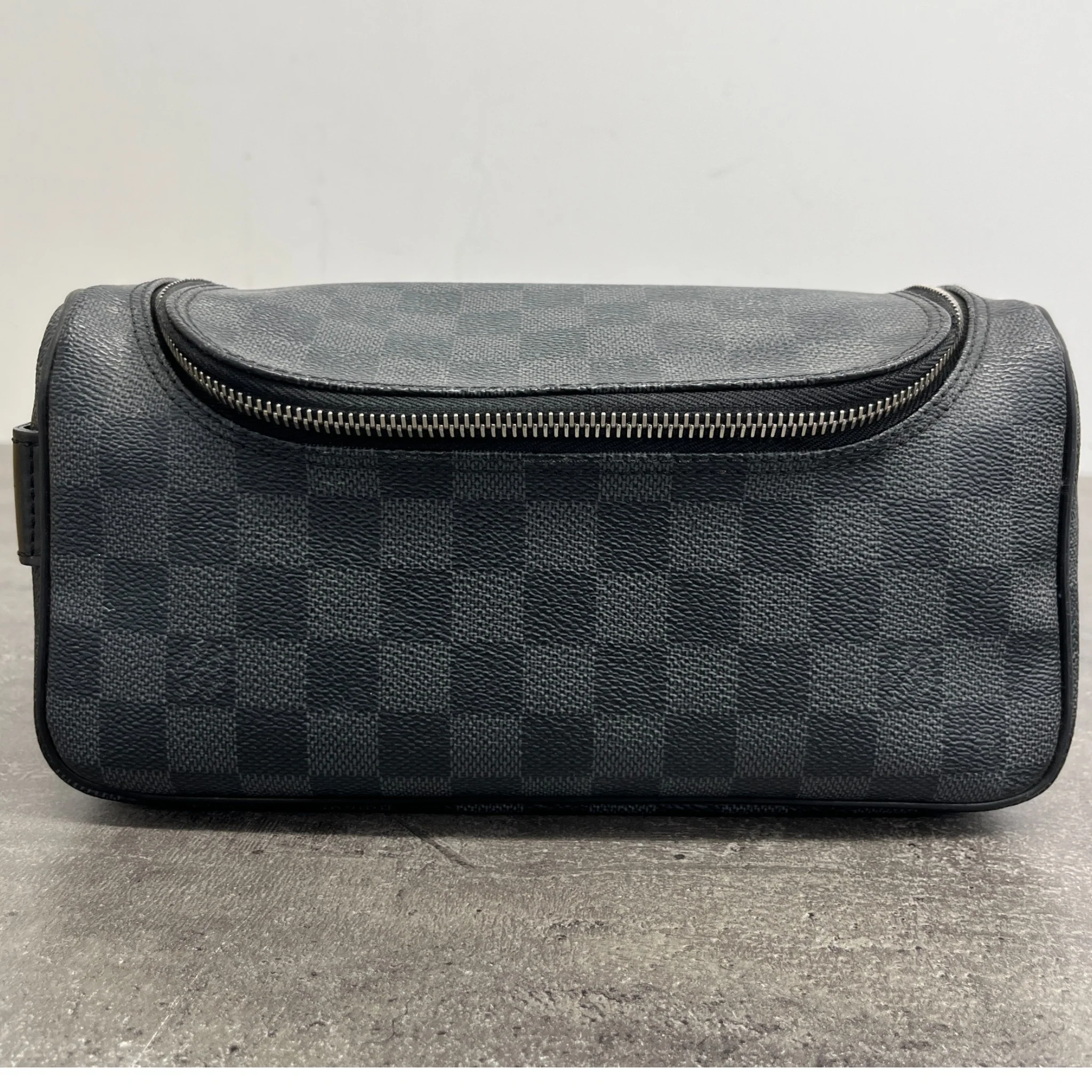 Men's Damier Graphite Toiletry Bag Black - Image 12