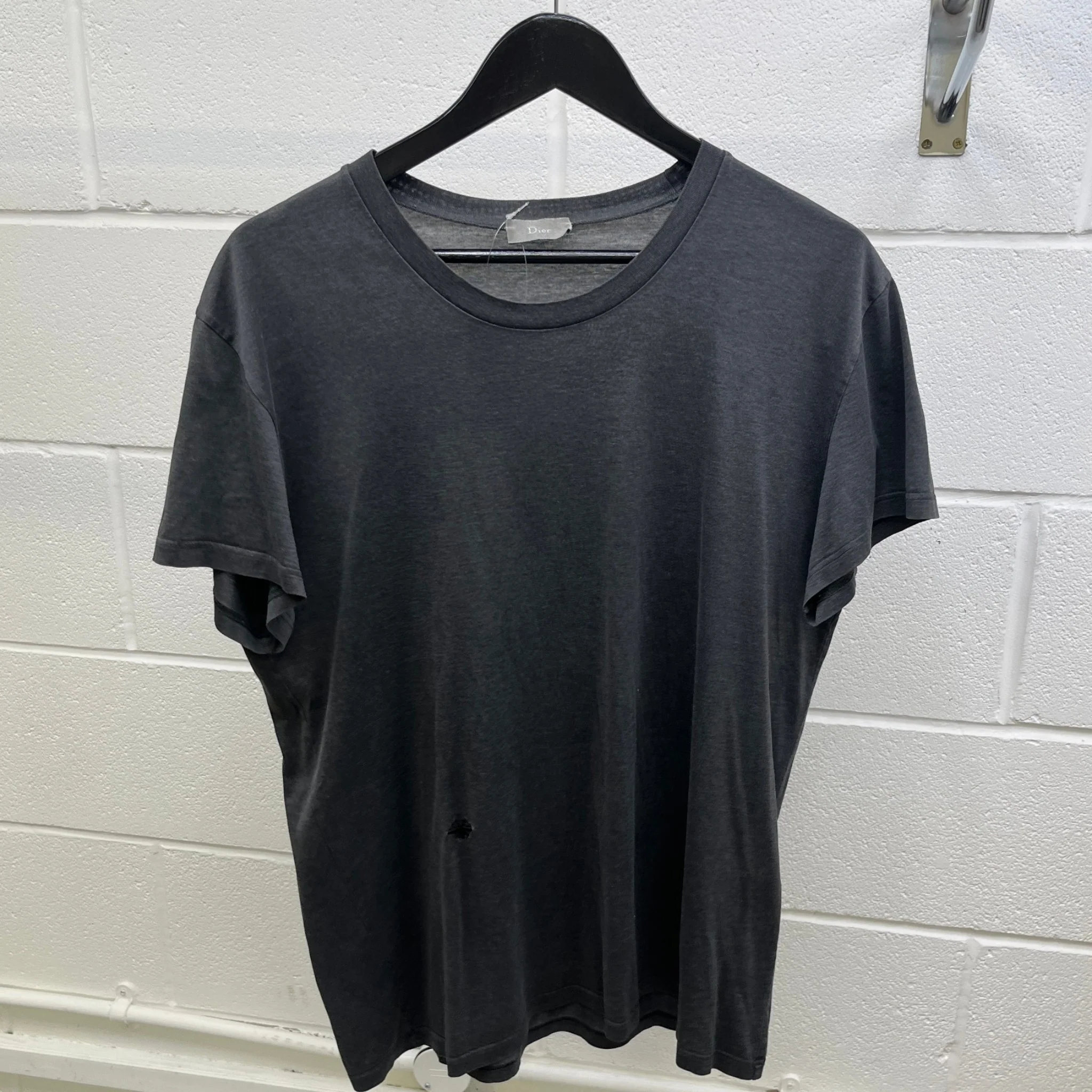 Men's Embroidered Bee Logo T-Shirt Grey Size L - Image 9