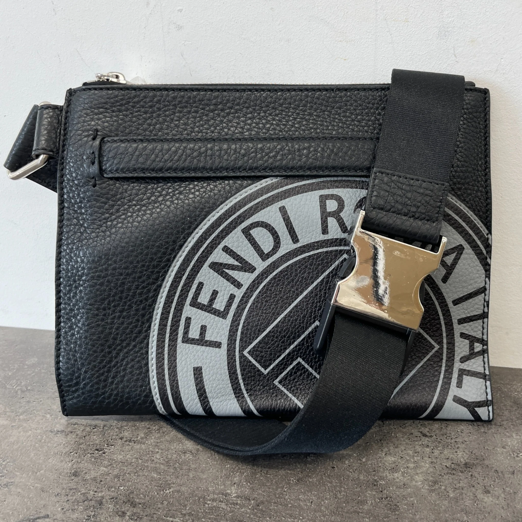 Men's Ff Circle Messenger Bag Black - Image 9