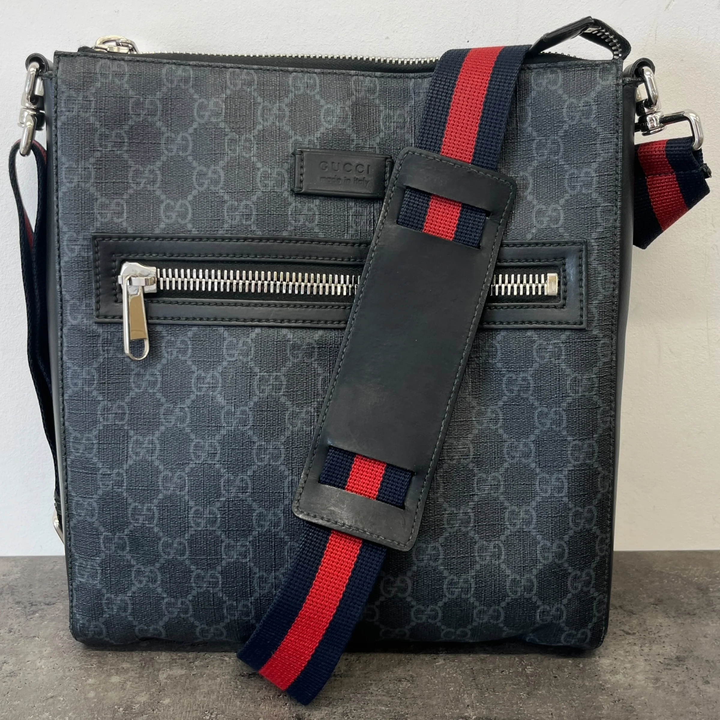 Men's Gg Supreme Large Messenger Bag Black - Image 11