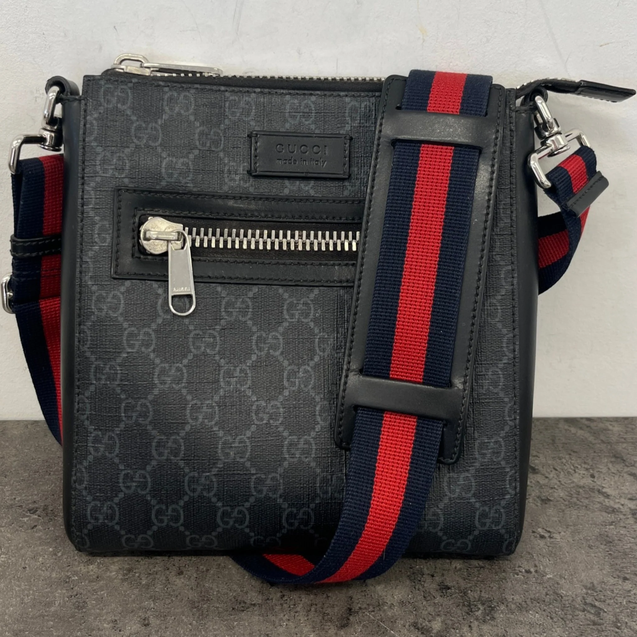 Men's Gg Supreme Messenger Bag Black - Image 9