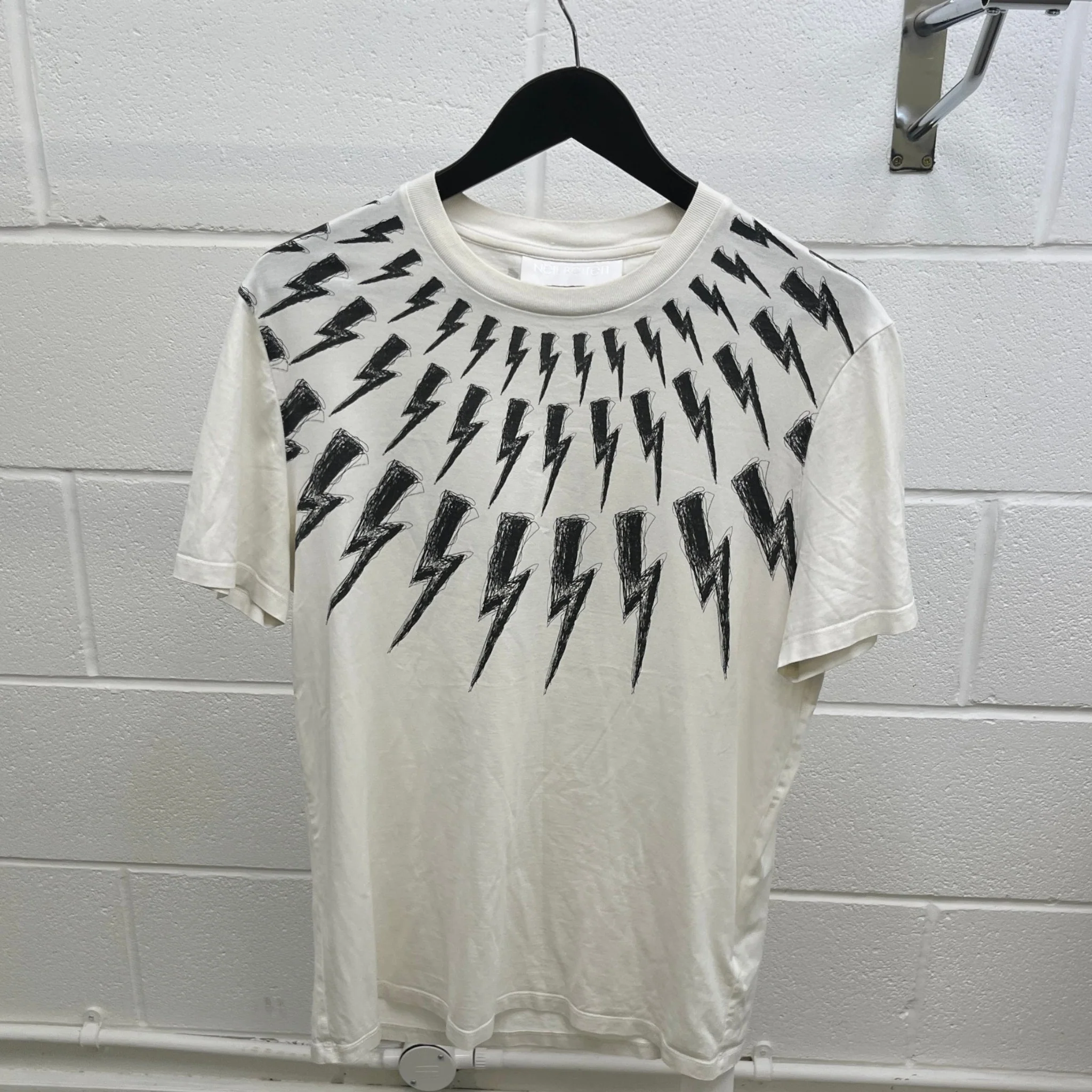 Men's Lighting Bolt Logo T-Shirt White Size M - Image 8