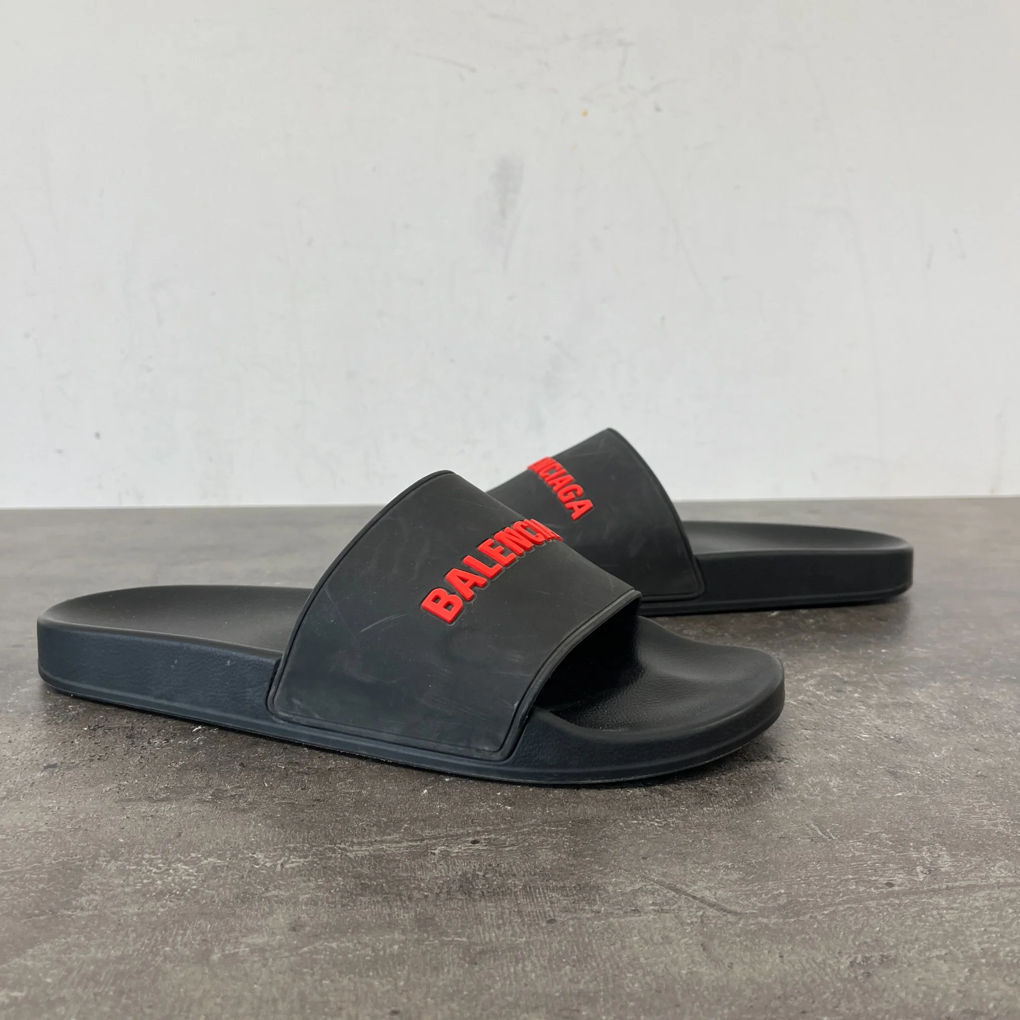 Men's Logo Embossed Slides Black Size EU 46 / UK 12 - Image 11