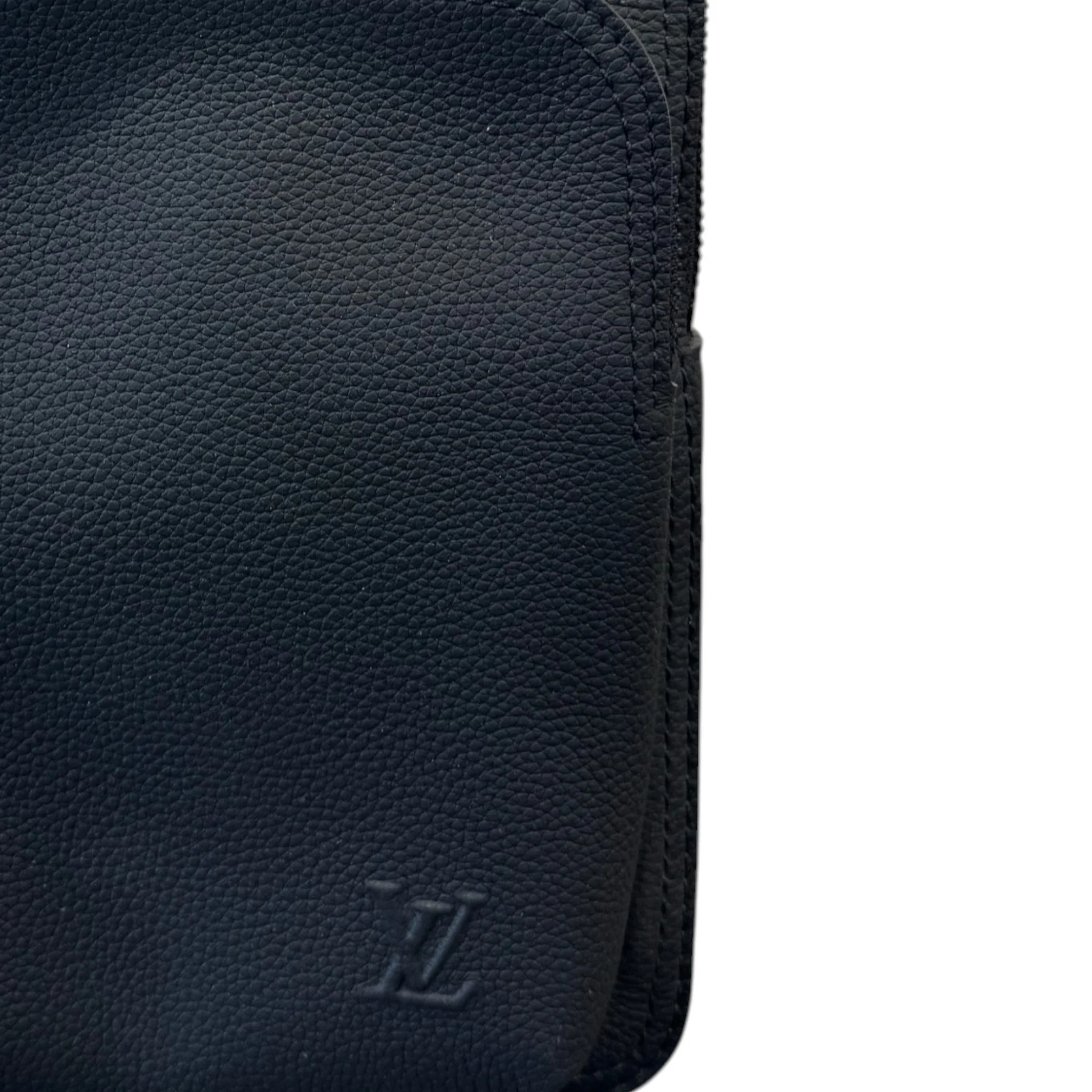 Men's Lv Aerogram Avenue Sling Pm Bag Black - Image 12