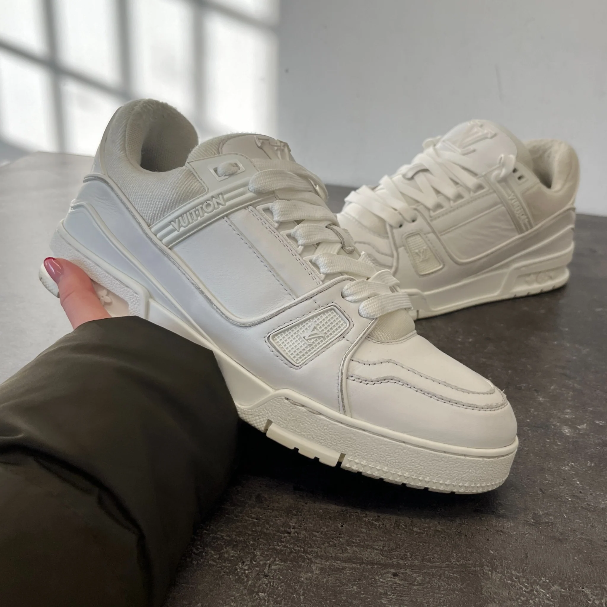Men's Lv Low Trainers White Size EU 41 / UK 7 - Image 12