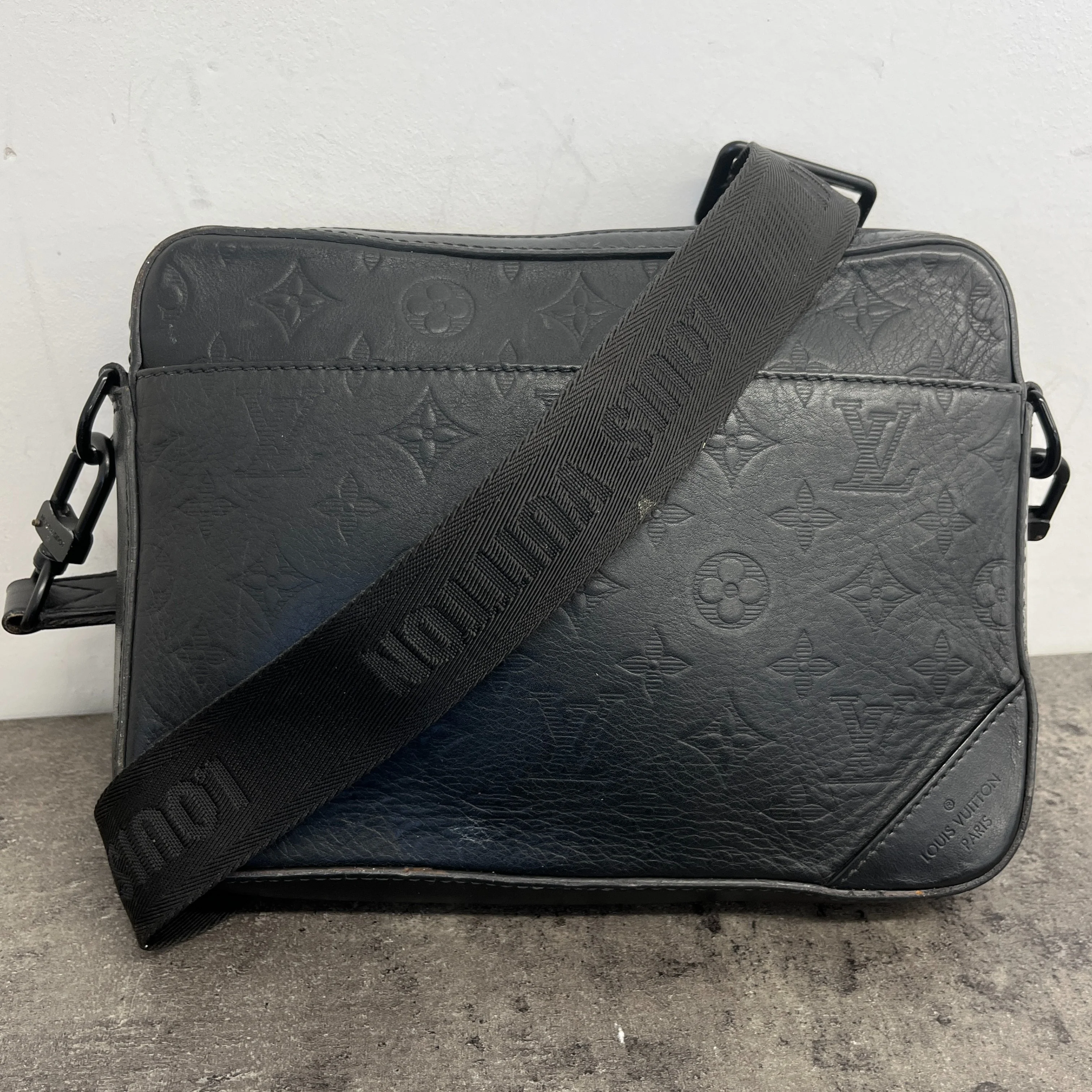 Men's Monogram Shadow Duo Messenger Bag Black - Image 13