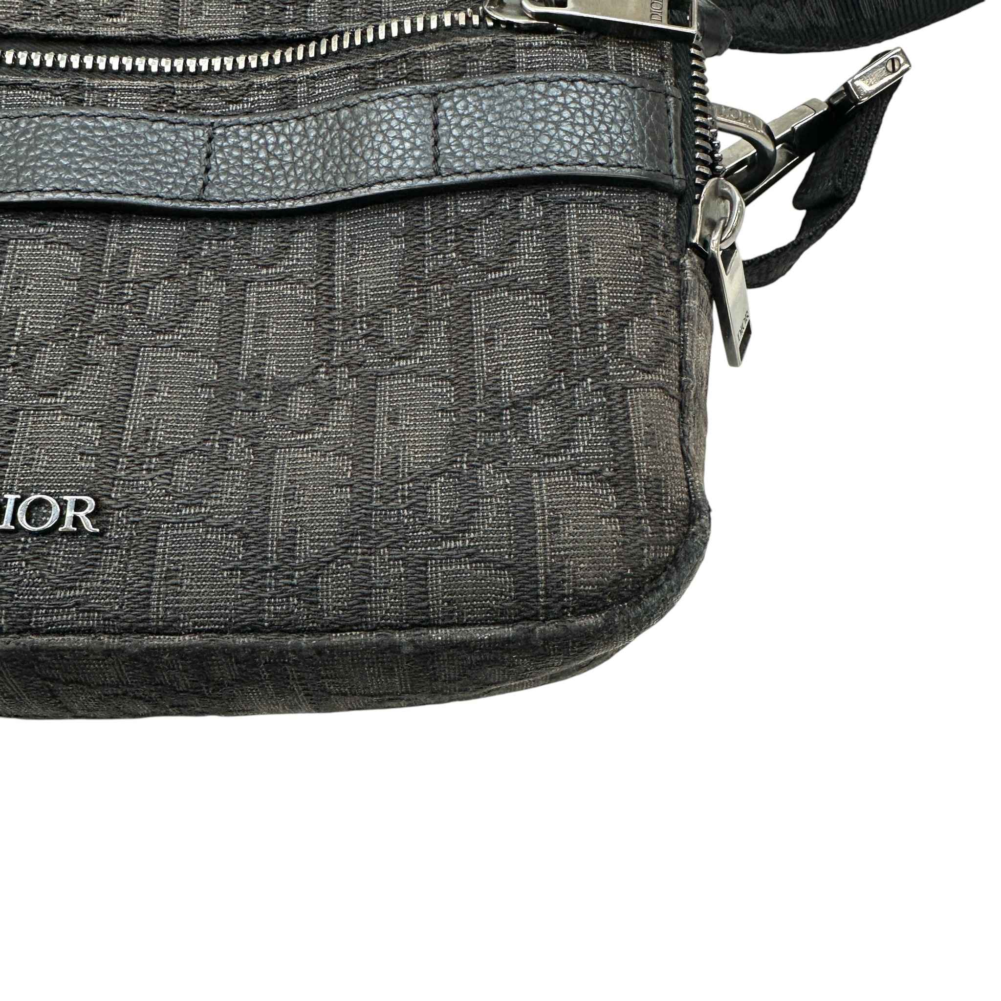Men's Oblique Safari Messenger Bag Black - Image 16