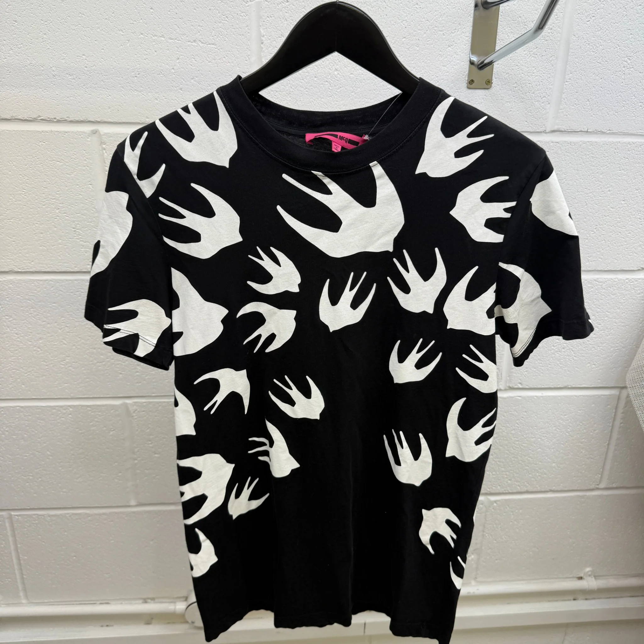 Men's Swallow Print T-Shirt Black Size S - Image 7
