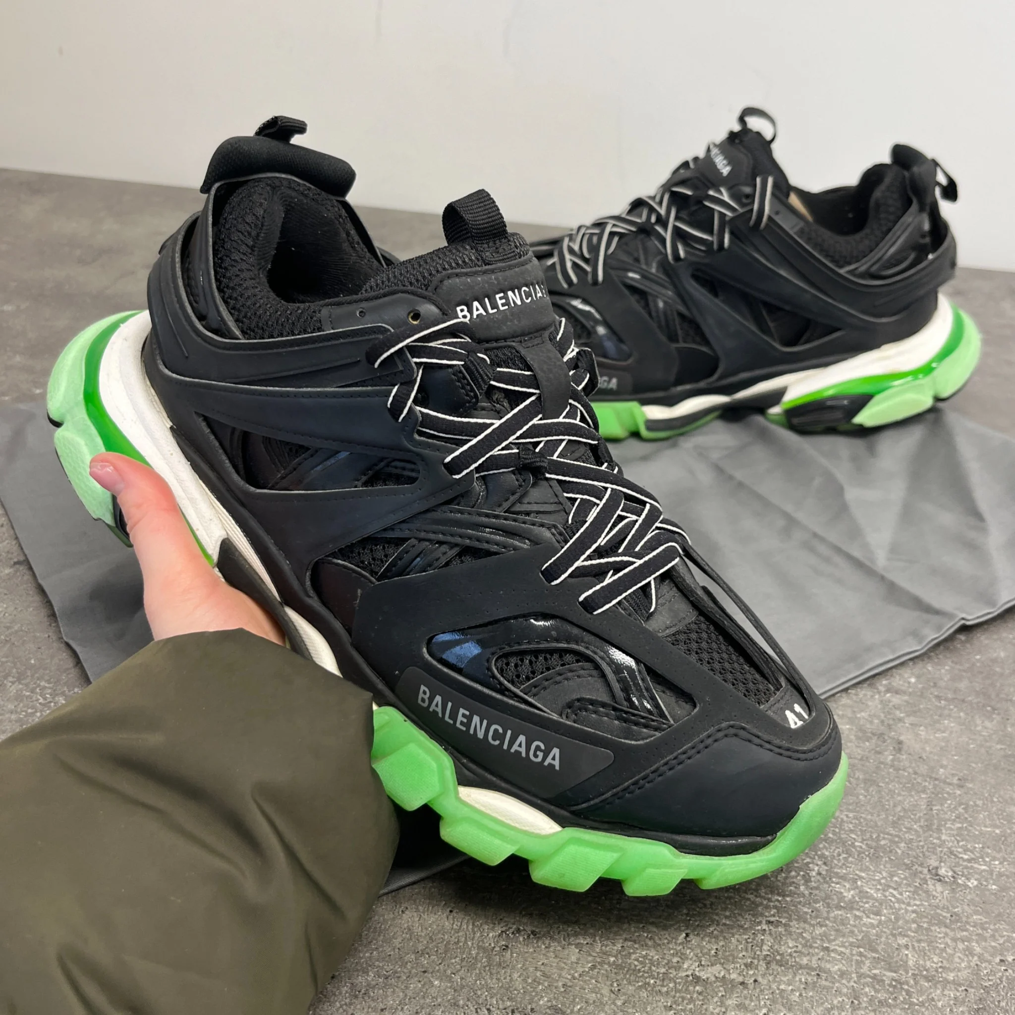 Men's Track Low Trainers Black Size EU 41 / UK 7 - Image 12