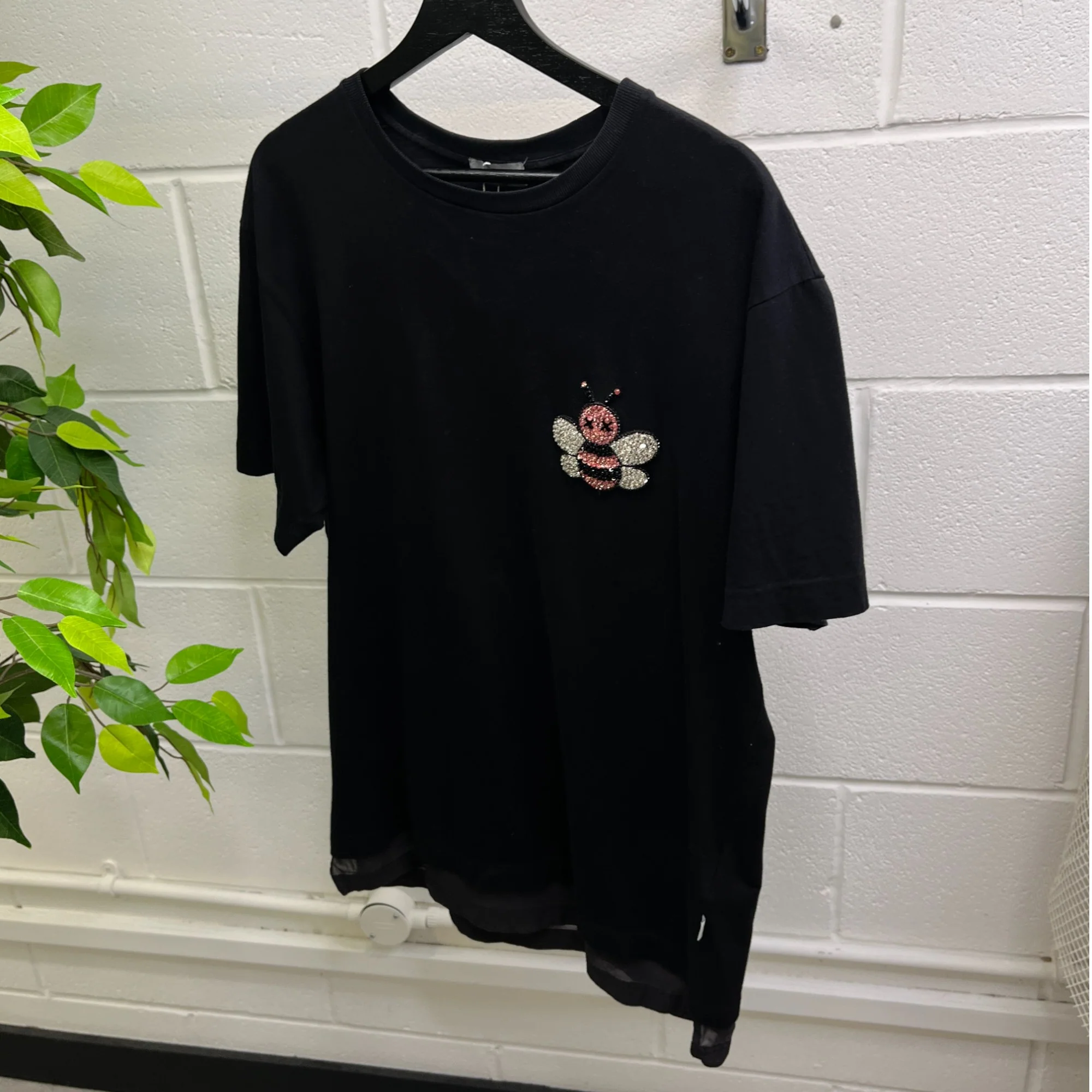 Men's X Kaws Crystal Bee T-Shirt Black Size M - Image 9