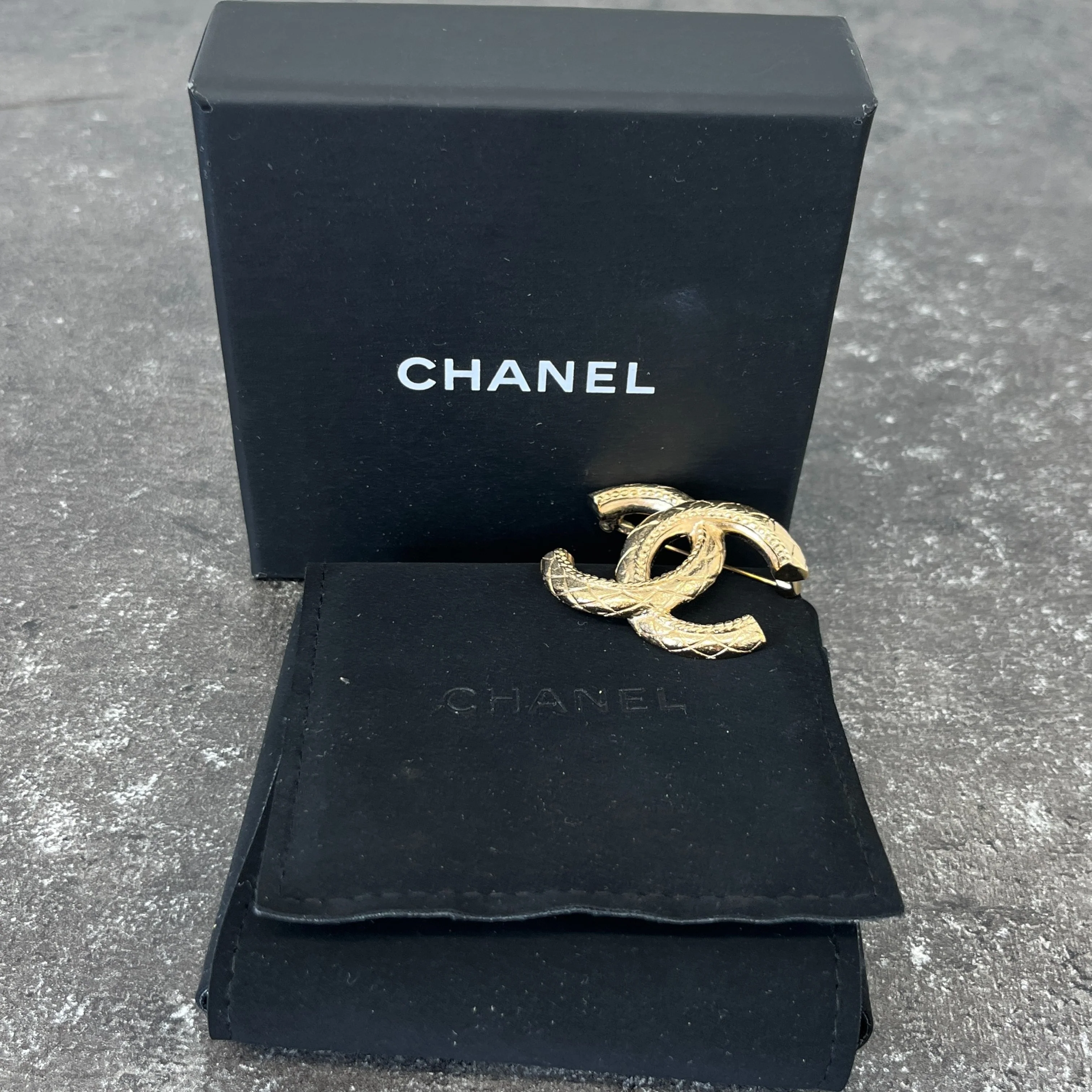 Women's Cc Brooch Gold - Image 7
