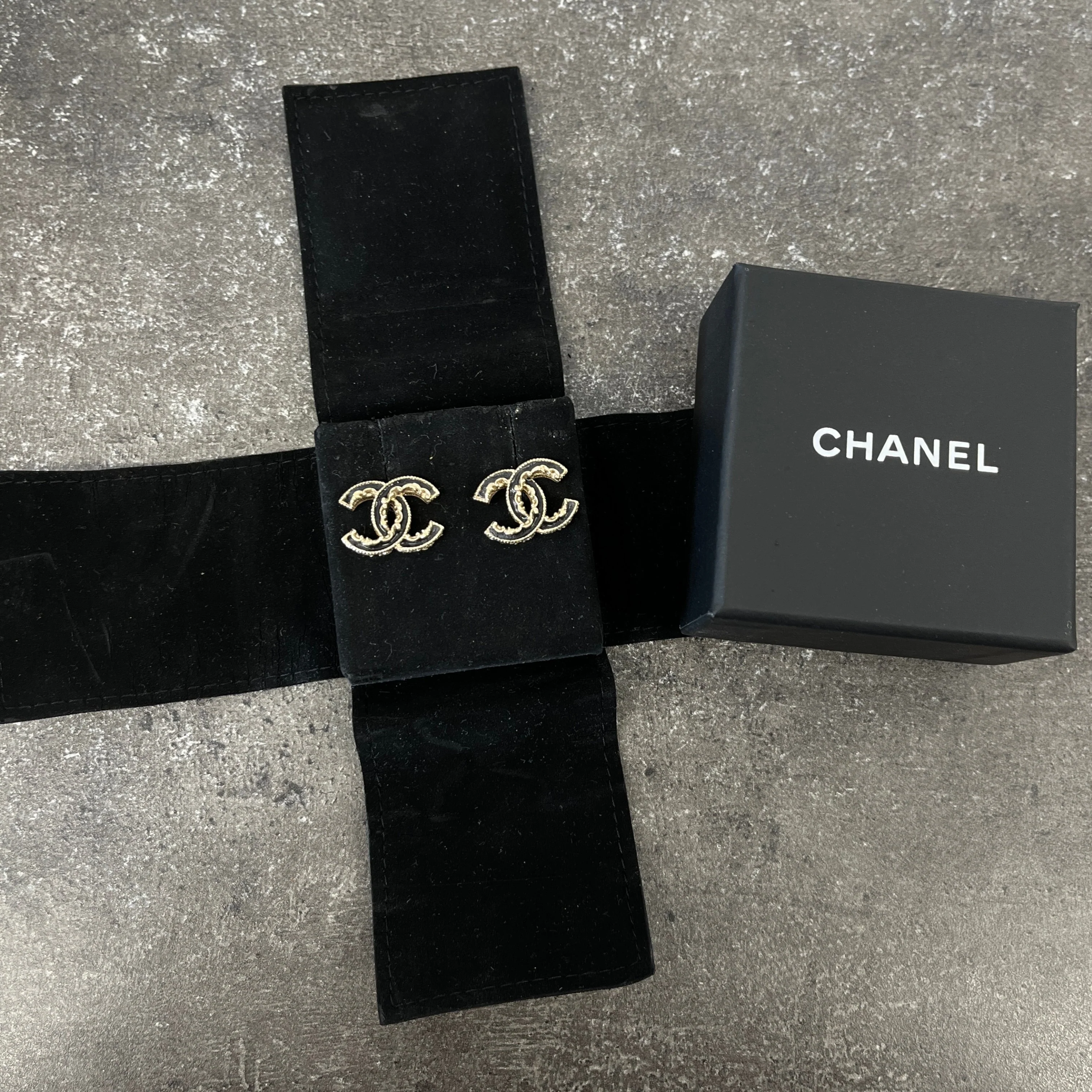 Women's Cc Logo Earrings Black - Image 5