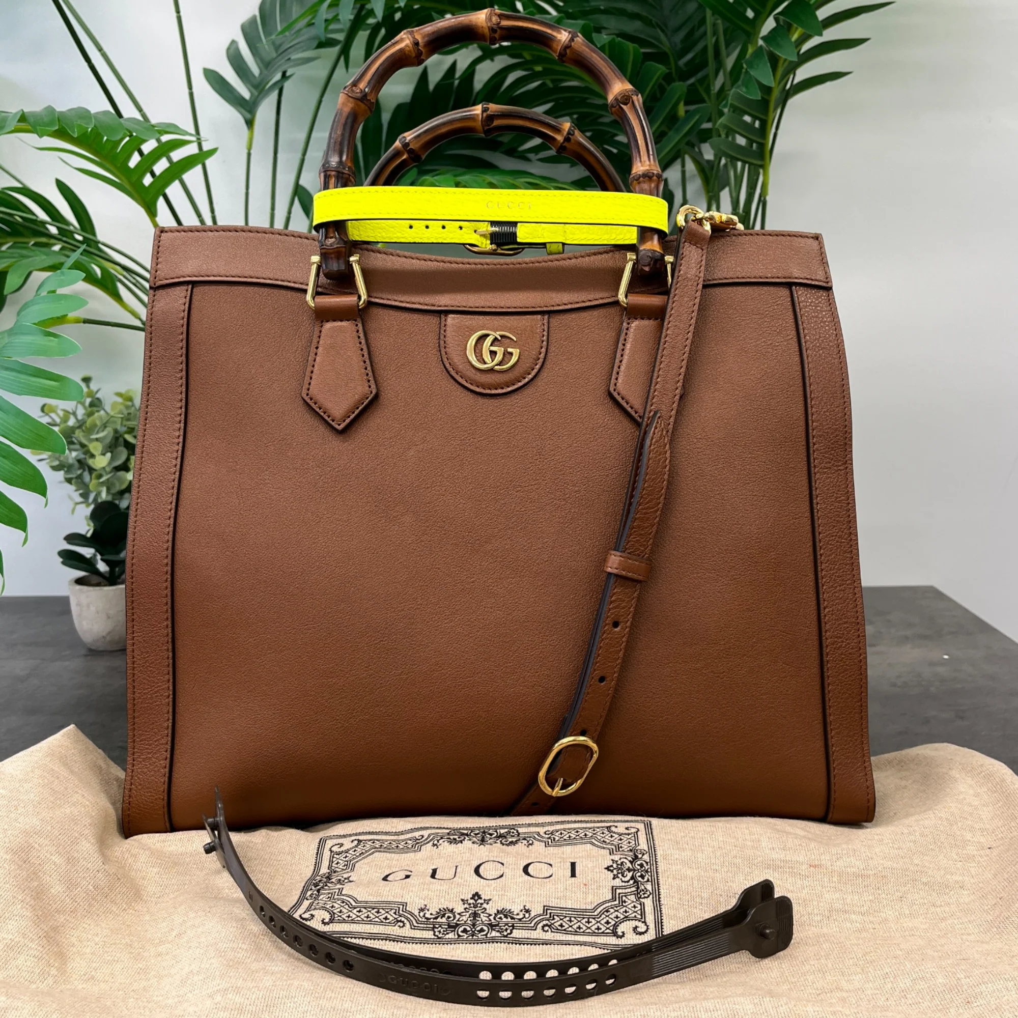 Women's Diana Medium Tote Bag Brown - Image 15