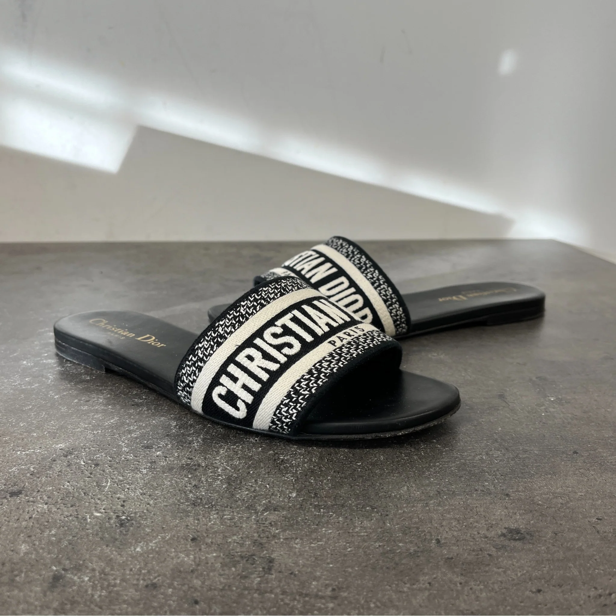 Women's Dway Slides Black Size EU 36.5 / UK 3.5 - Image 11