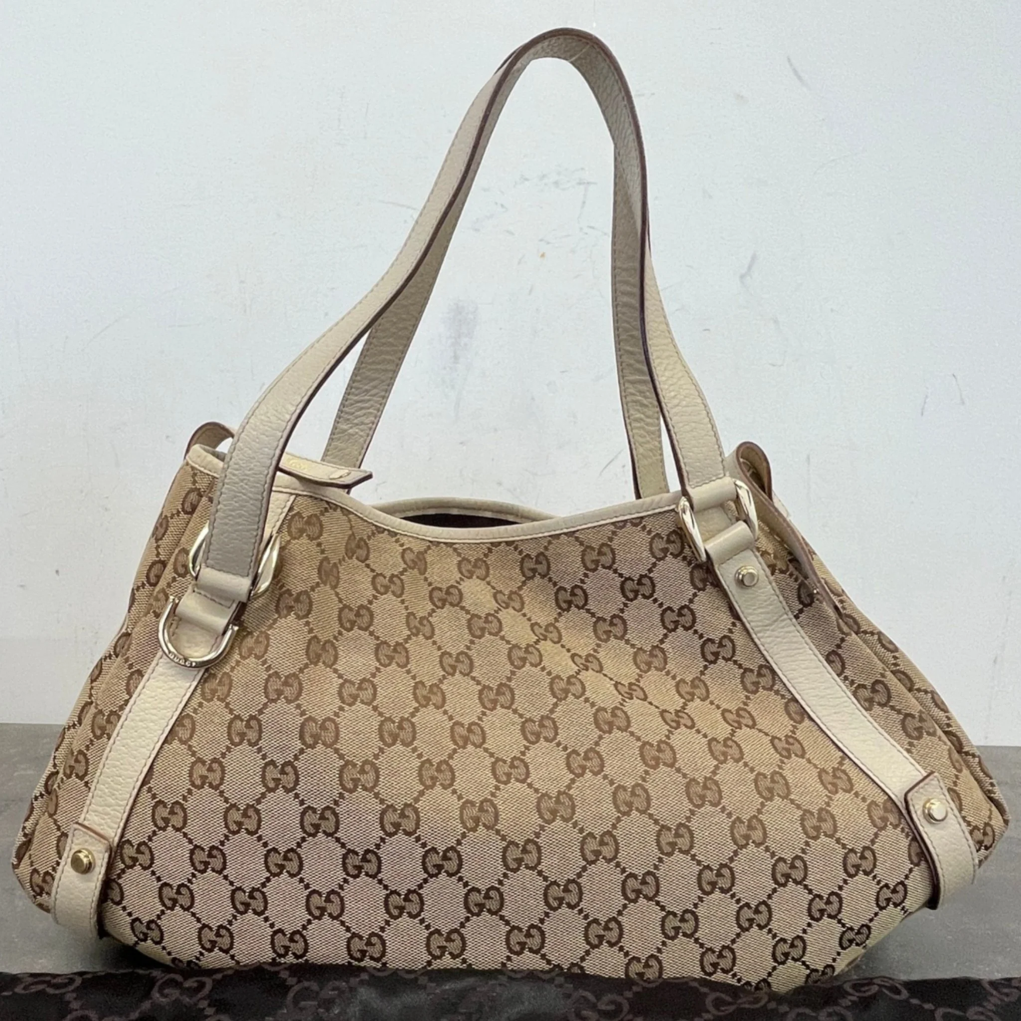 Women's Gg Monogram Supreme Abbey Tote Bag Cream - Image 11