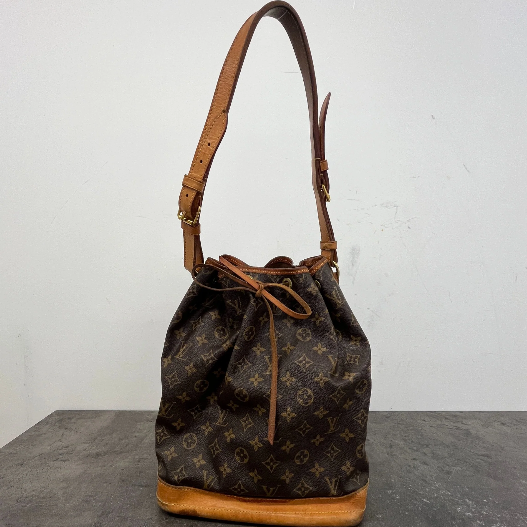 Women's Monogram Noe Bucket Bag Brown - Image 12