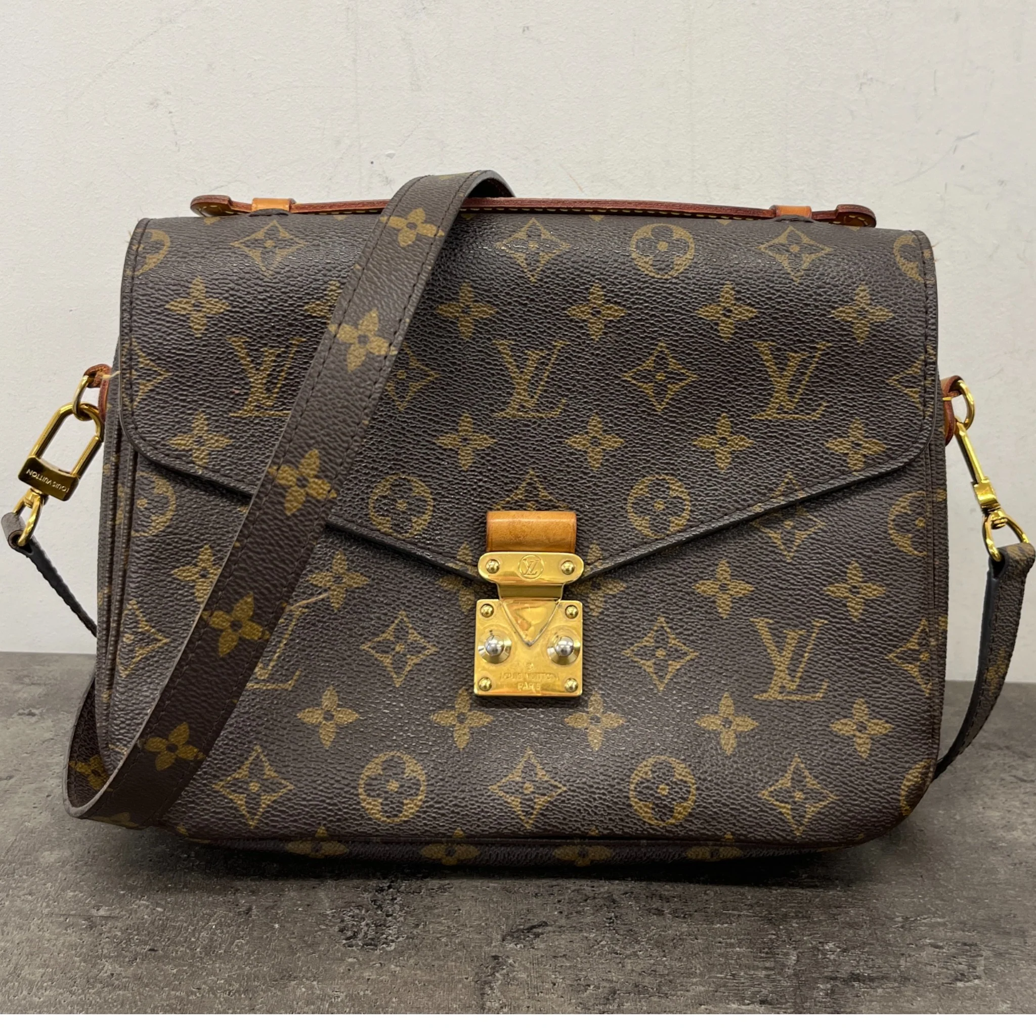 Women's Monogram Pochette Métis Handbag Brown - Image 11