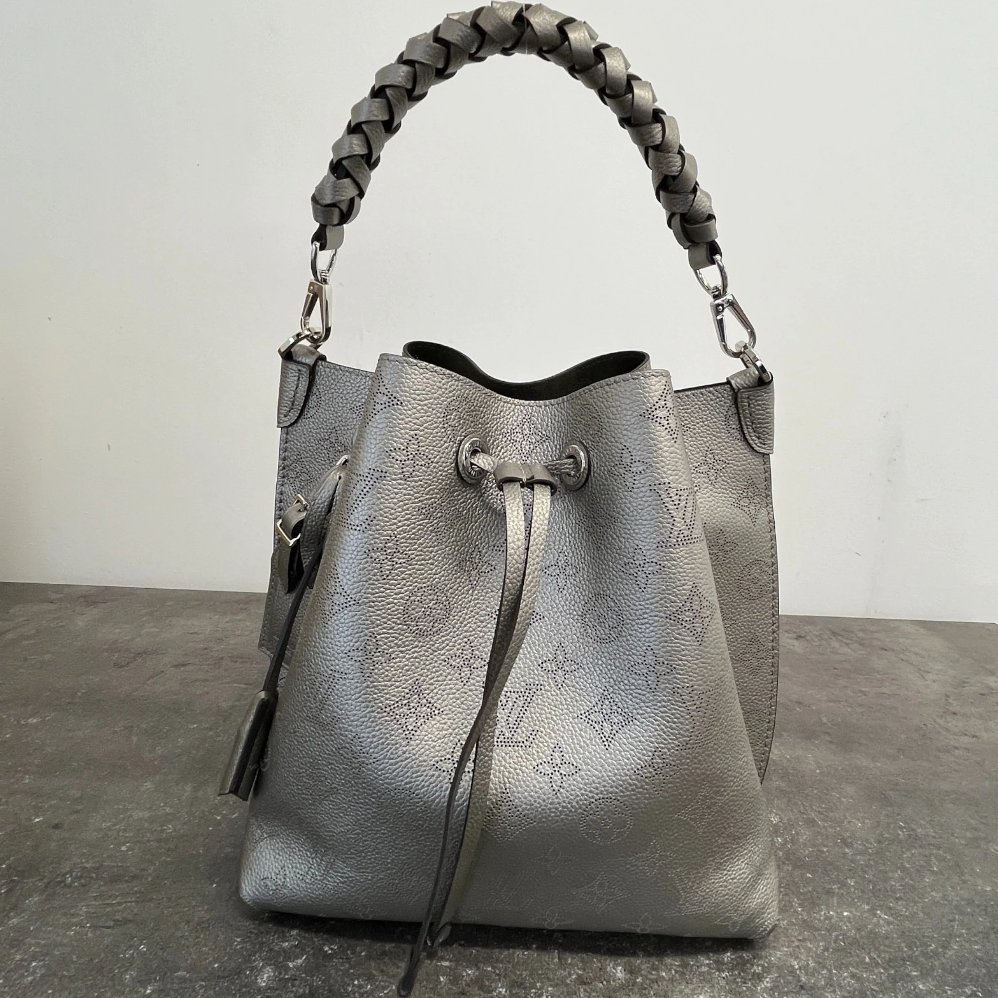 Women's Muria Bucket Bag Silver - Image 13