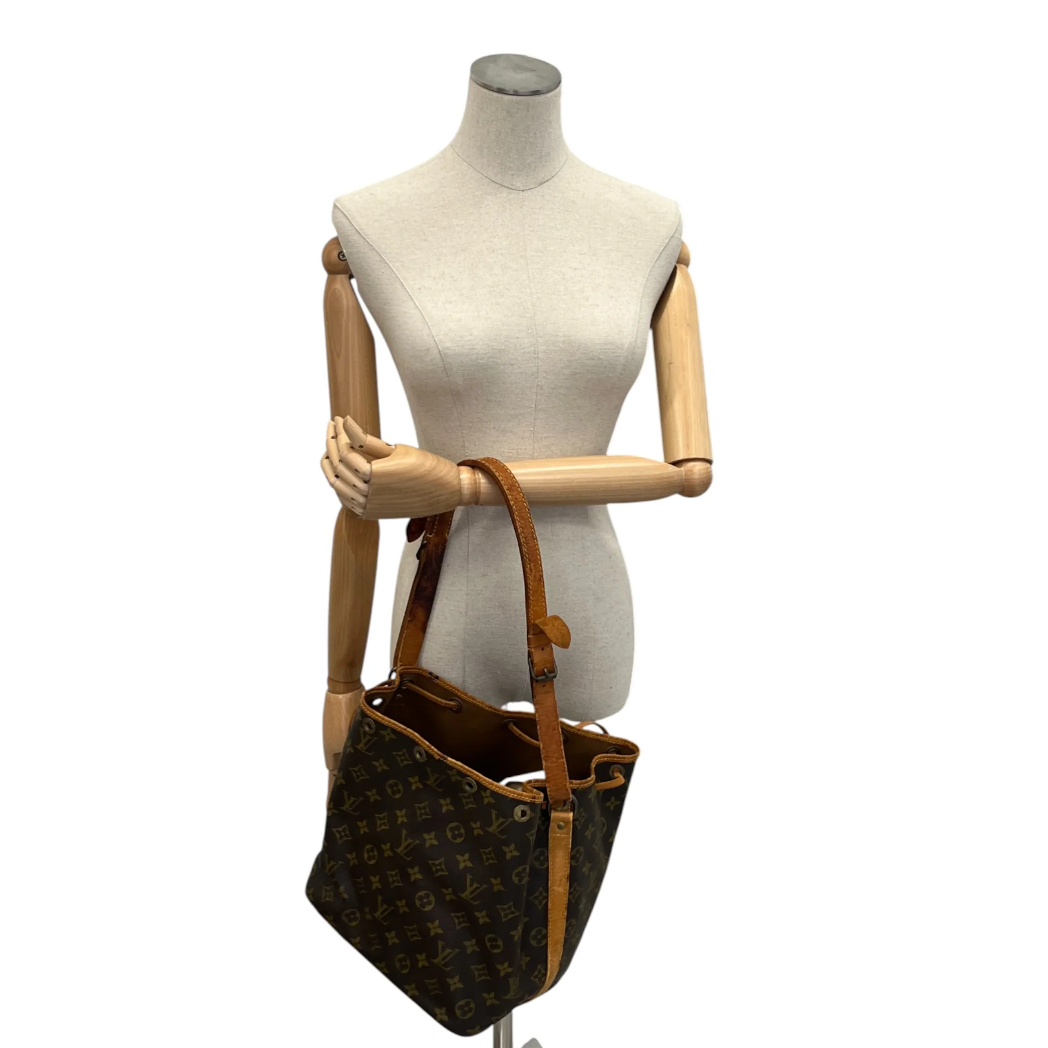Women's Petit Noé Bucket Bag Brown - Image 2