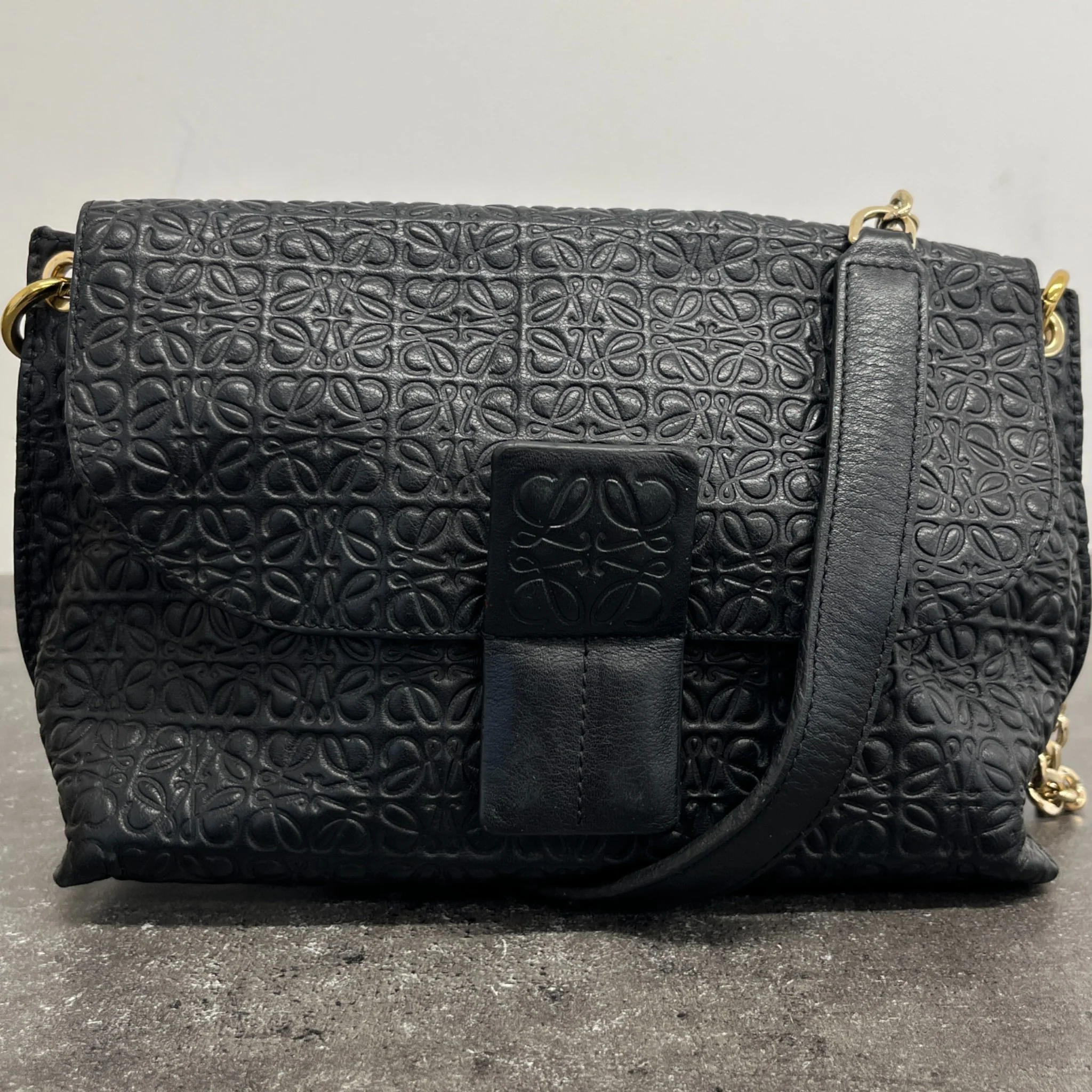 Women's Repeat Anagram Avenue Bag Black - Image 12