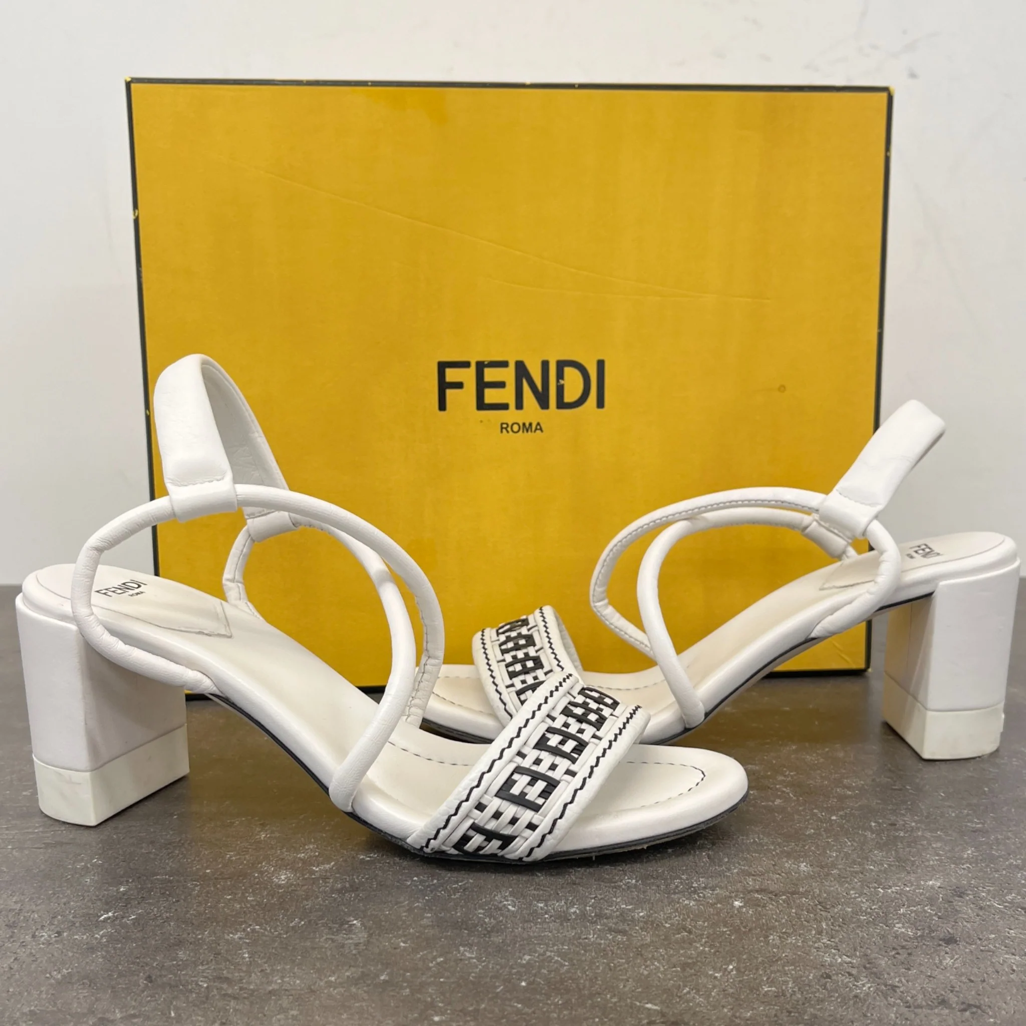Women's Zucca Ff Logo Slingback Heels White Size EU 37 / UK 4 - Image 11